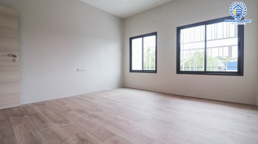 *****ทาวน์เฮ้าส์มือสองย่านกรุงเทพฯ ม.ยลประภา นวมินทร์ เนื้อที่ 17 ตร.ว. ฟังก์ชัน 2 ห้องนอน 2 ห้องน้ำ 1 ที่จอดรถ แต่งใหม่ไม่เคยเข้าอยู่ แถมฟรี! 1 เครื่องทำน้ำอุ่น 1 เครื่องดูดควัน ใกล้รถไฟฟ้าในอนาคตสายสีเหลือง "สถานีลาดพร้าว 101" และทางด่วน "อาจณรงค์-รามอินทรา"